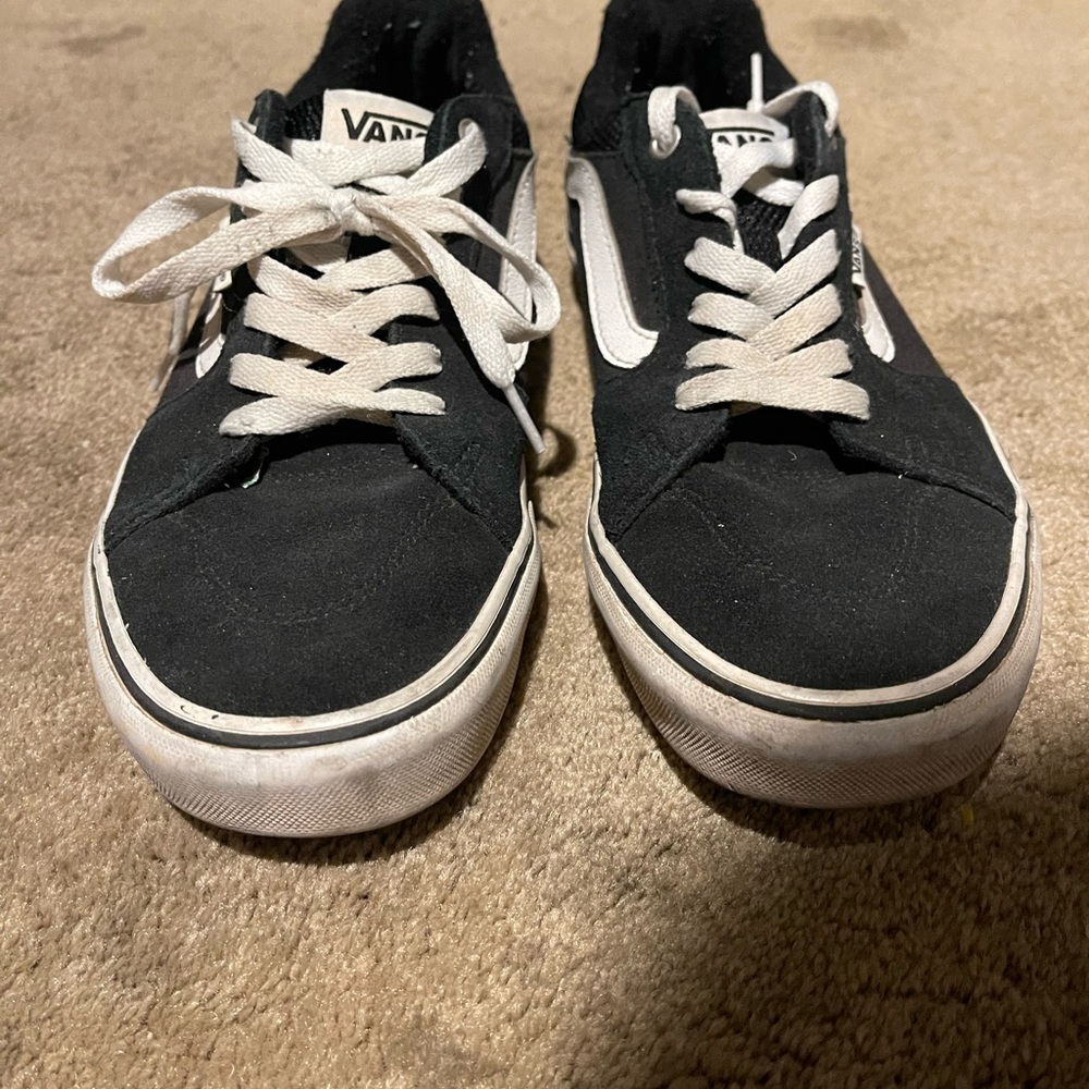 Vans low top skateboarding shoes mens 8.5. Black